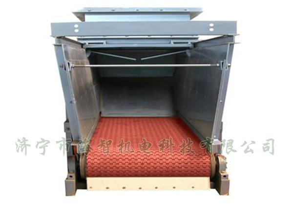 防腐蝕帶式（甲帶）給料機(jī)采用了防打滑膠帶，防止在物料輸送過程中造成撒料后果